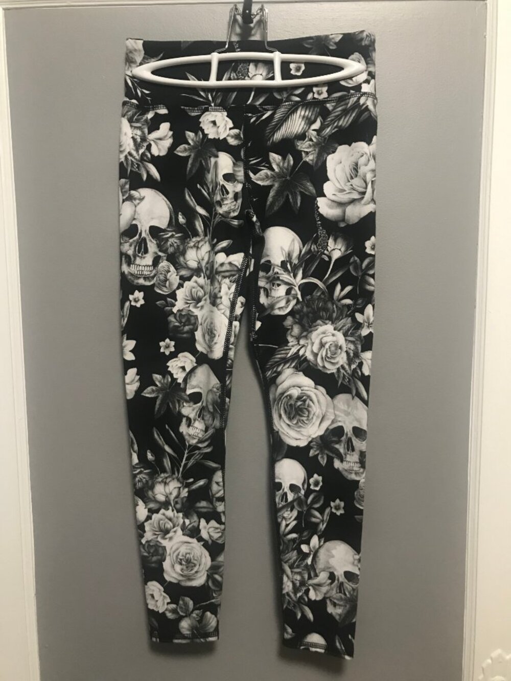 Black & White Goth Skull Floral Leggings Gym Workout SMALL Roses Flowers